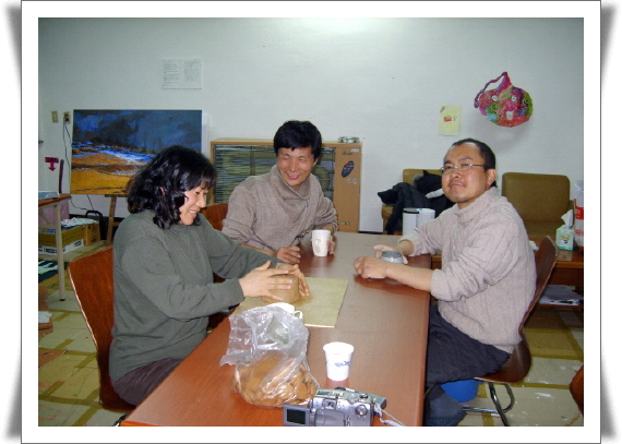 쟁이마을에서 한정규이은희 부부교사와 우리 부부가 '수다와 창작'수업하는 장면이다. 